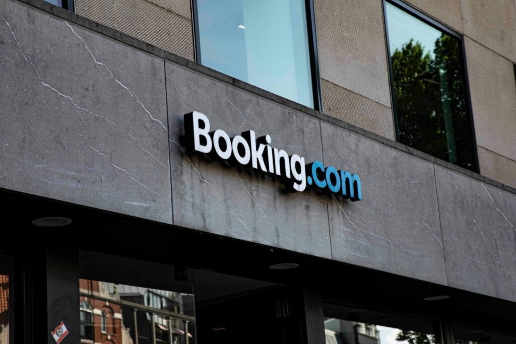 a sign on the side of a building that says bookking com